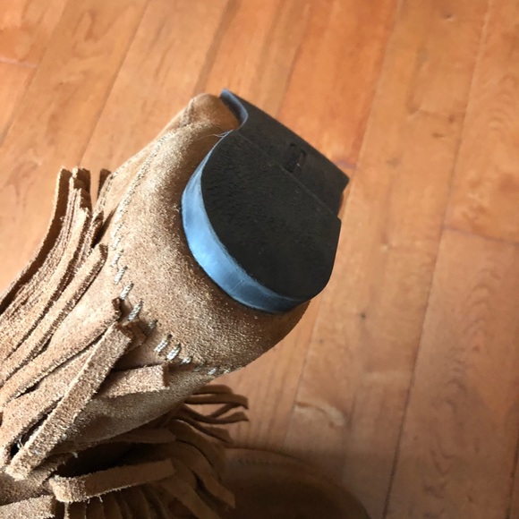 Minnetonka 3 Tier Fringe Boots - Picture 7 of 8